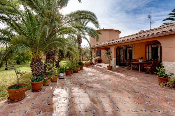 Casa independiente en calle huelma