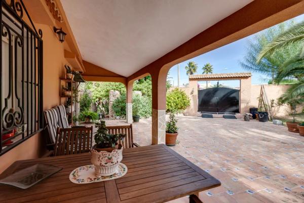 Casa independiente en calle huelma