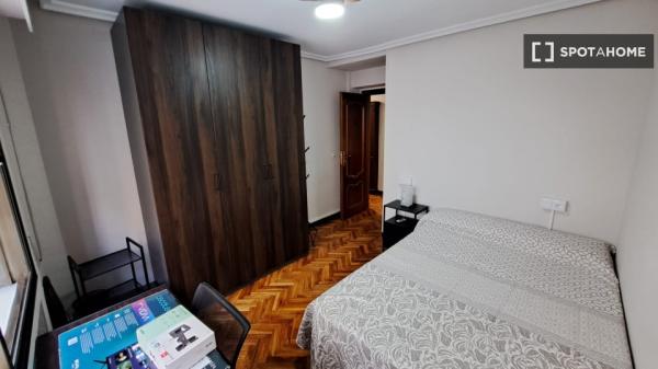 Room shared, Plaza España, Valladolid