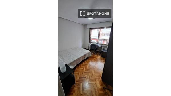 Room shared, Plaza España, Valladolid