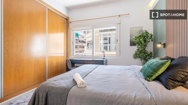 Room in shared flat for rent in Alicante