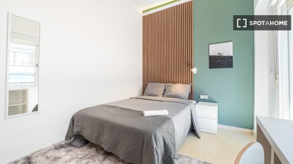 Room in shared flat for rent in Alicante