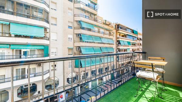 Room in shared flat for rent in Alicante