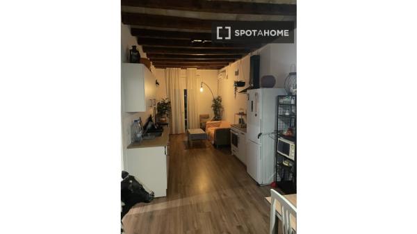 Habitación en piso compartido en barcelona.