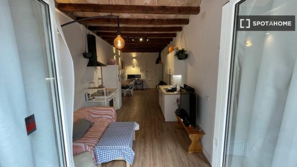 Habitación en piso compartido en barcelona.