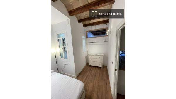 Habitación en piso compartido en barcelona.