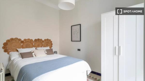 Room in shared flat for rent in Alicante