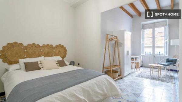 Room in shared flat for rent in Alicante