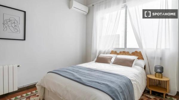 Room in shared flat for rent in Alicante