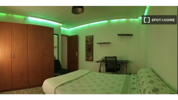 Chambre dans un appartement partagé à louer, Alicante.