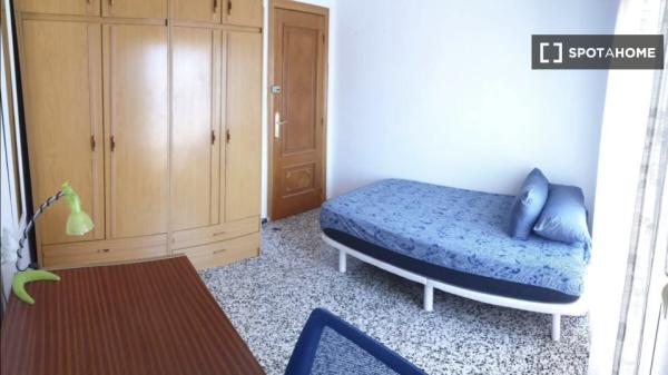 Chambre dans un appartement partagé à louer, Alicante.