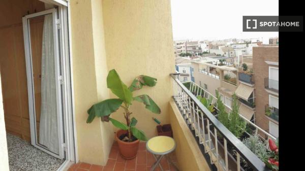 Chambre dans un appartement partagé à louer, Alicante.