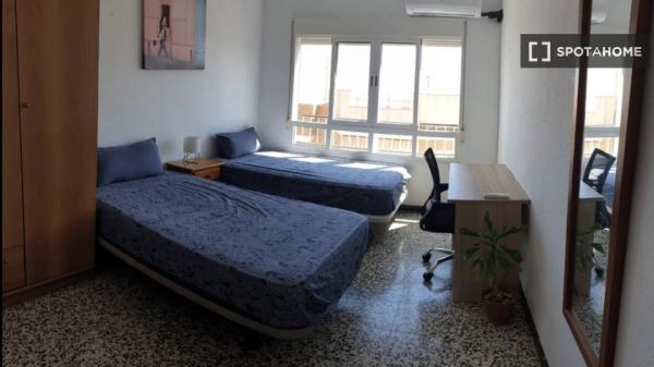 Chambre dans un appartement partagé à louer, Alicante.
