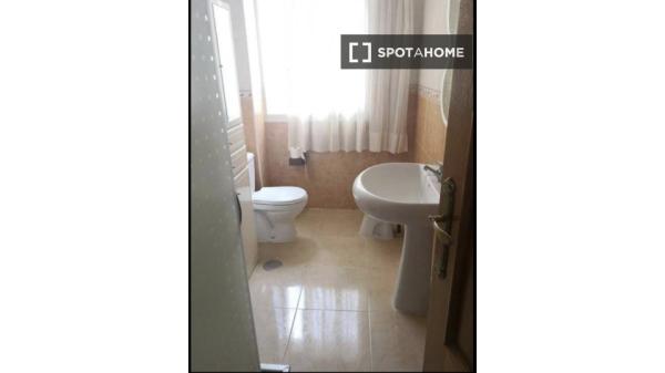 Chambre dans un appartement partagé à louer, Alicante.