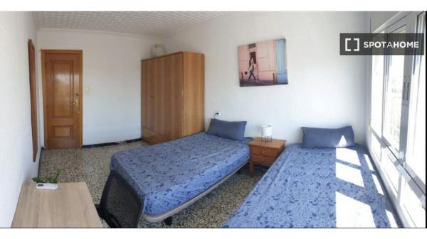 Chambre dans un appartement partagé à louer, Alicante.