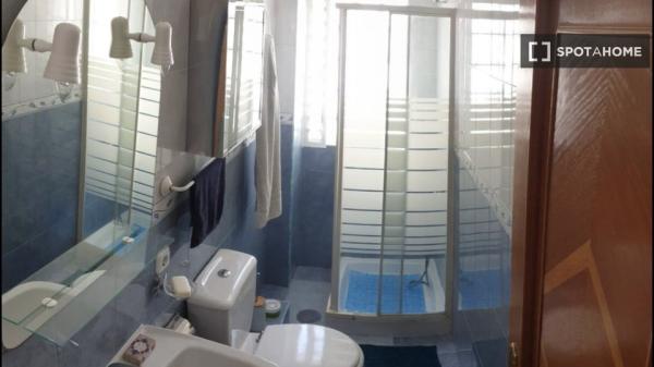 Chambre dans un appartement partagé à louer, Alicante.