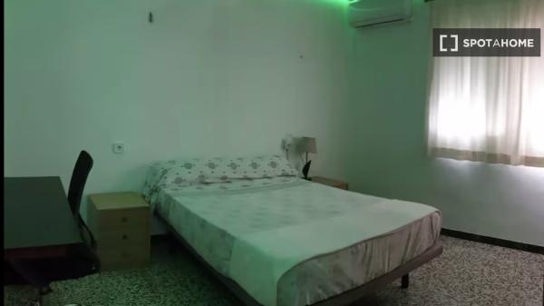 Chambre dans un appartement partagé à louer, Alicante.
