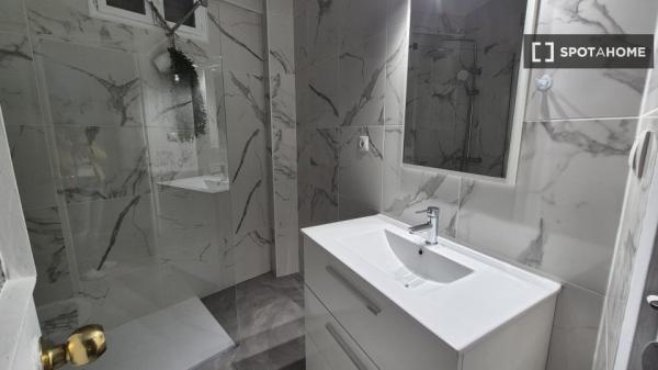 Pokój we wspólnym mieszkaniu w Alicante (Alacant)