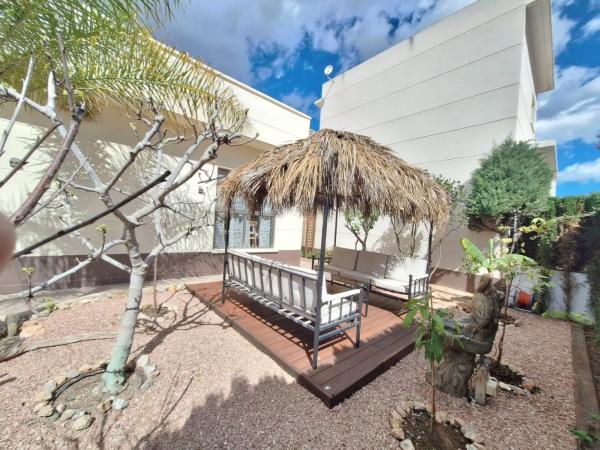 Chalet pareado en calle Alicante