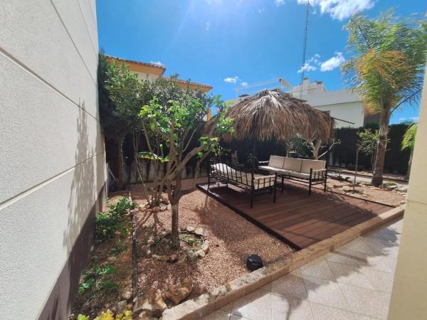 Chalet pareado en calle Alicante