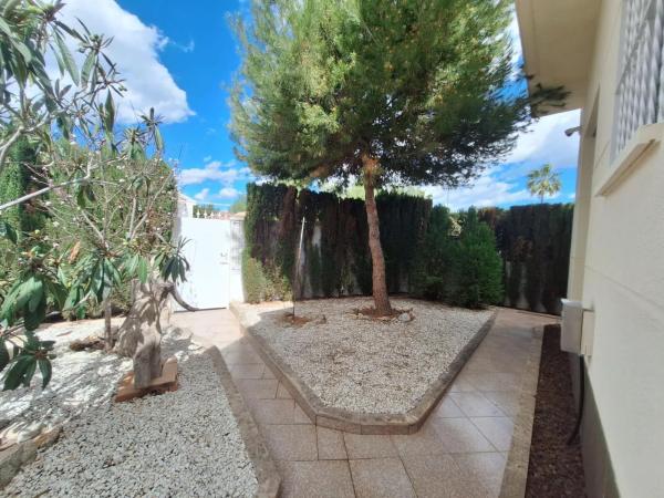 Chalet pareado en calle Alicante