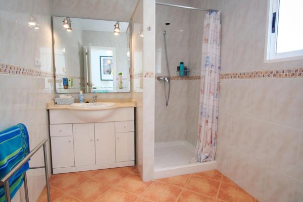 Chalet pareado en calle Pilar Miró