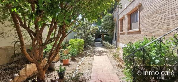 Casa independiente en calle de los Almendros