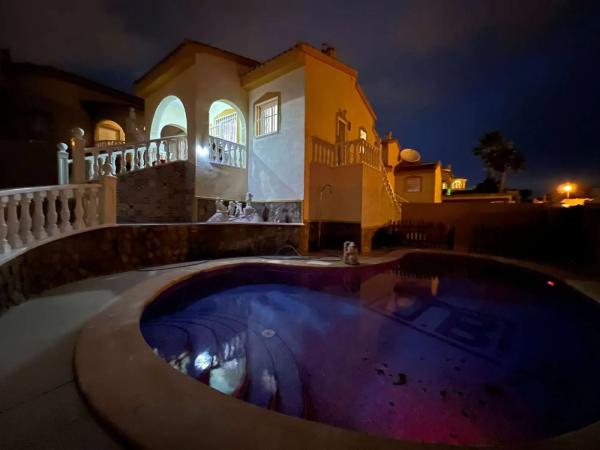 Casa independiente en calle Africa