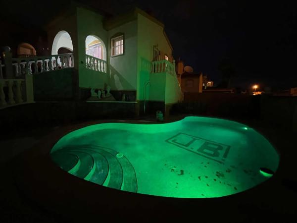 Casa independiente en calle Africa