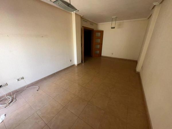 Piso en avenida Reina Sofia, 8