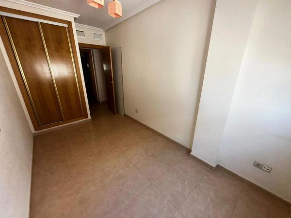 Piso en avenida Reina Sofia, 8