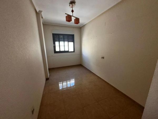 Piso en avenida Reina Sofia, 8