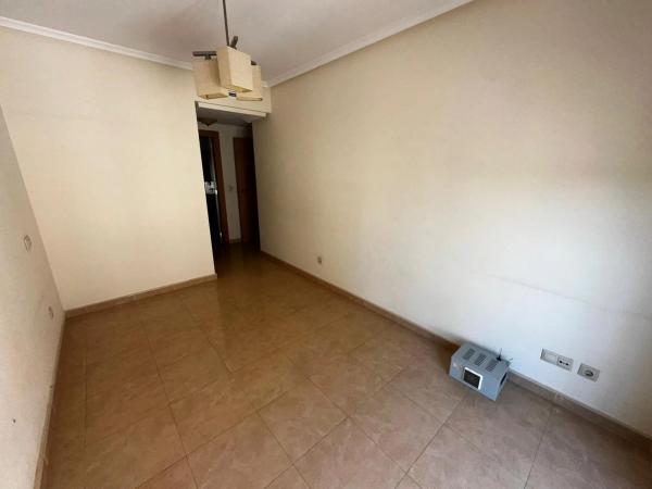 Piso en avenida Reina Sofia, 8