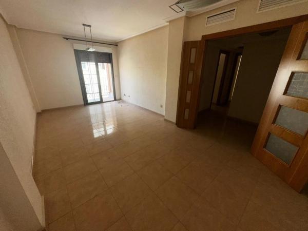 Piso en avenida Reina Sofia, 8