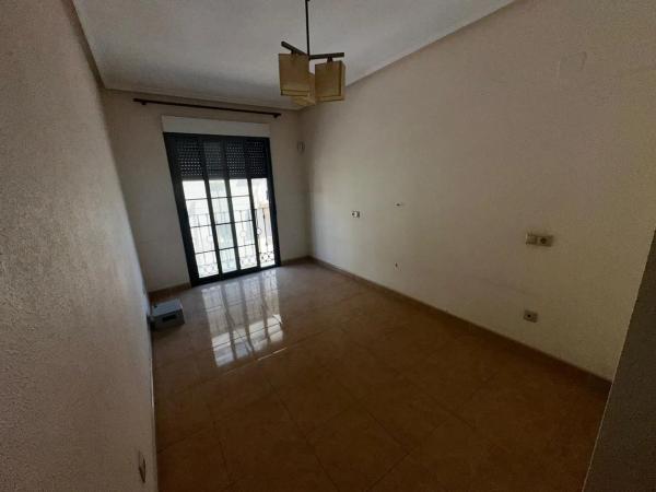 Piso en avenida Reina Sofia, 8