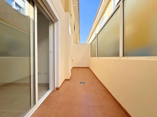 Chalet adosado en calle la Zenia