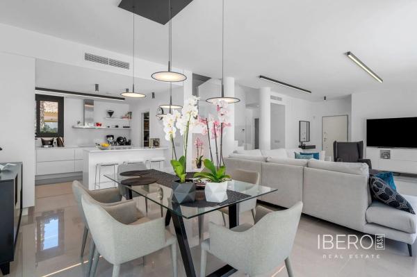 Casa independiente en avenida de Cervantes