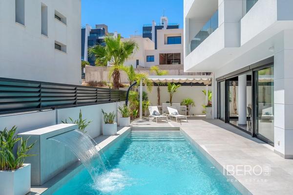 Casa independiente en avenida de Cervantes