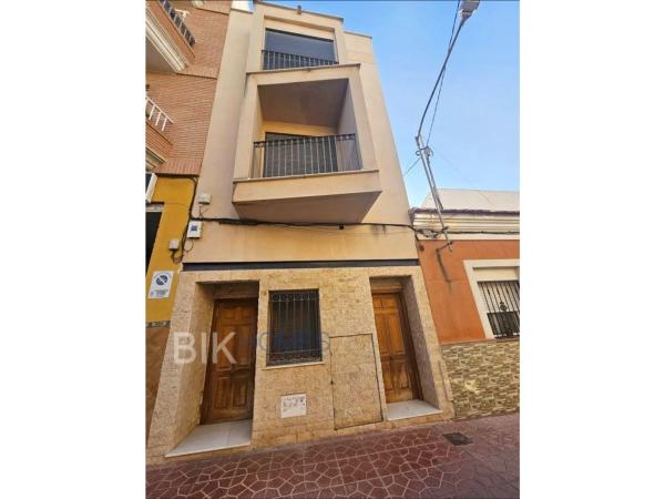 Chalet adosado en calle Sant Emigdi