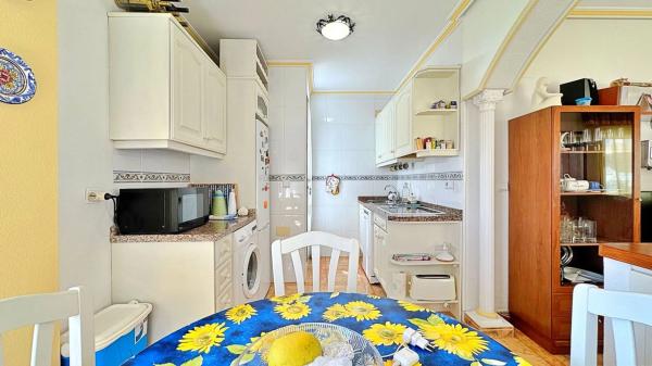 Piso en calle Alhambra, 3