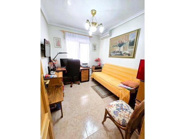 Casa independiente en calle Luis Gordillo