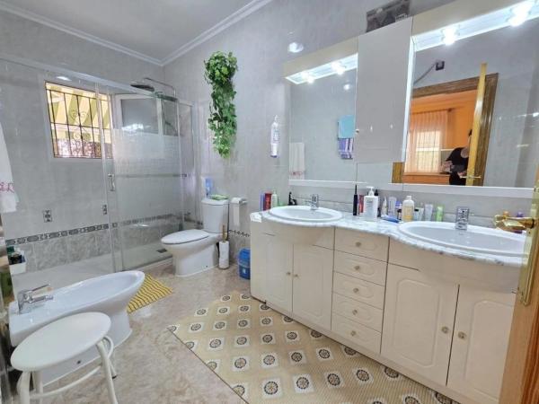 Casa independiente en calle Luis Gordillo