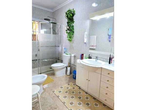 Casa independiente en calle Luis Gordillo