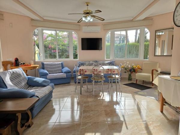 Casa independiente en calle Luis Gordillo