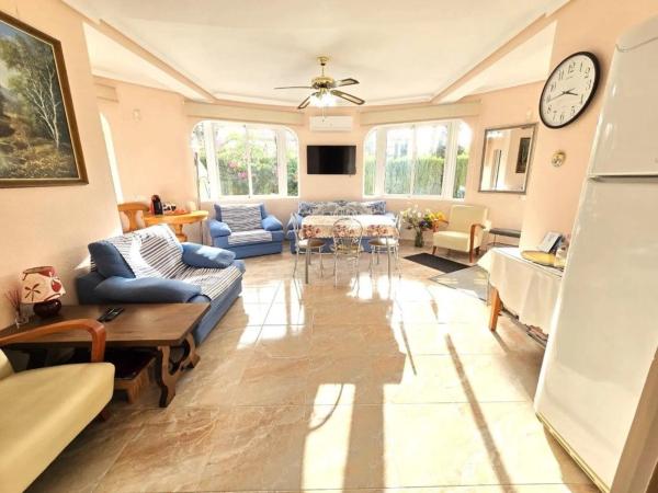 Casa independiente en calle Luis Gordillo