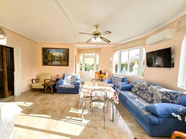 Casa independiente en calle Luis Gordillo