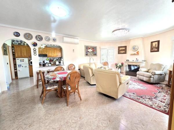 Casa independiente en calle Luis Gordillo