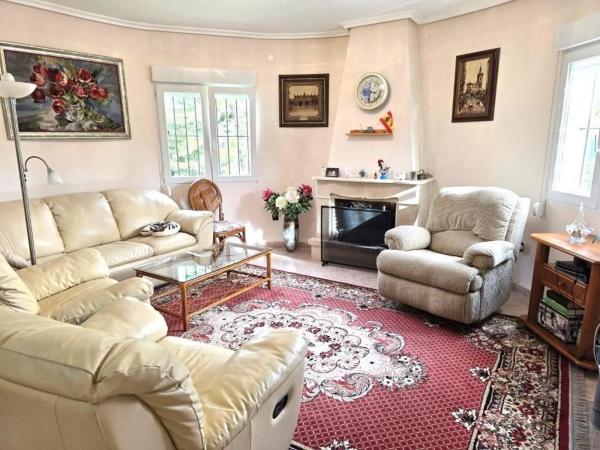 Casa independiente en calle Luis Gordillo