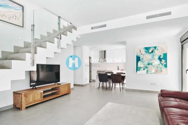 Chalet adosado en calle Flor de Pascua