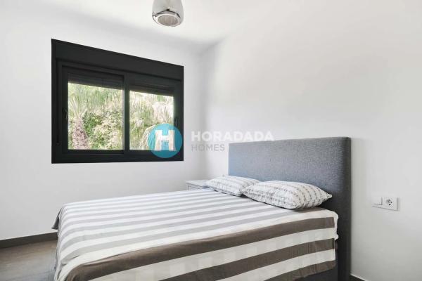 Chalet adosado en calle Flor de Pascua